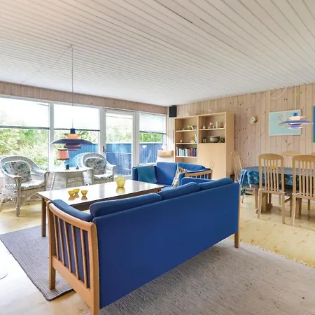 Three Bedroom Holiday In *