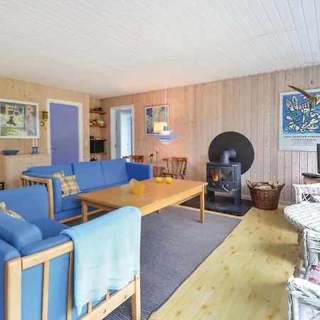 Three Bedroom Holiday In *